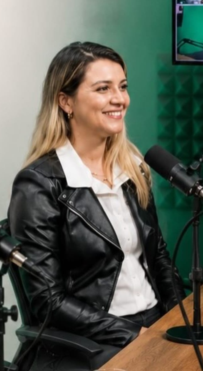 Luciene Torres em participação em podcast em São Paulo sobre o cuidado de quem cuida